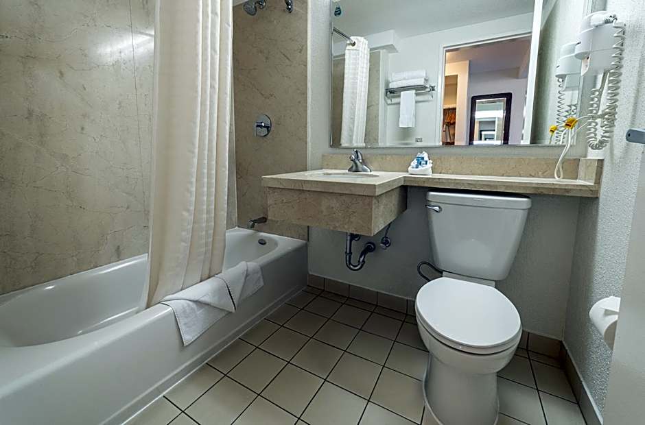 Irazu Hotel & Studios