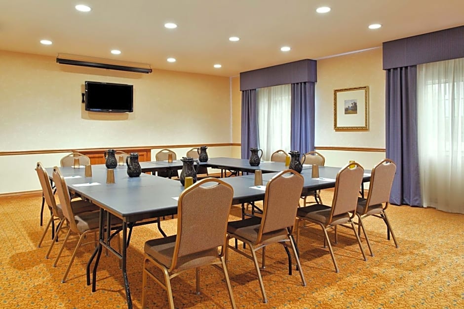 Country Inn & Suites by Radisson, Decatur, IL