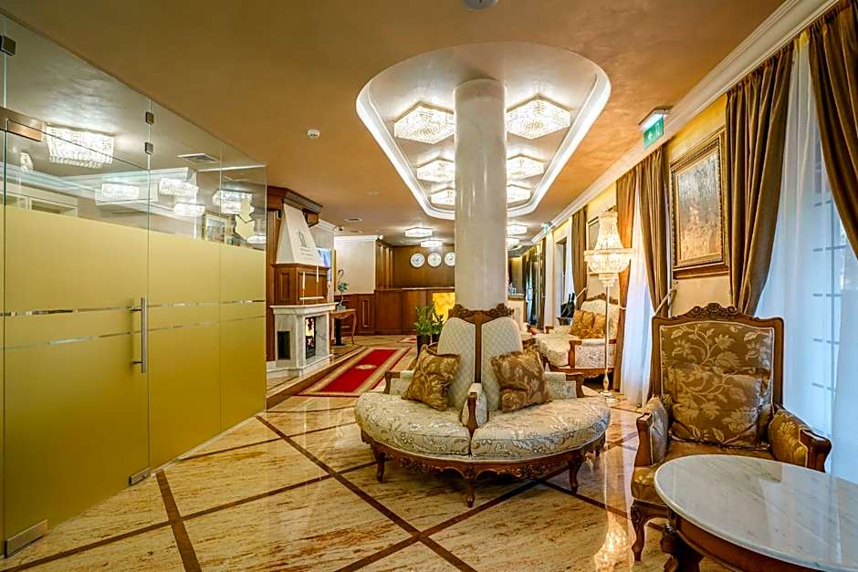 Residence City Garden - Certificate of Excellence Top 10 BEST Five-Stars City Hotels for 2024 awarded by HTIF