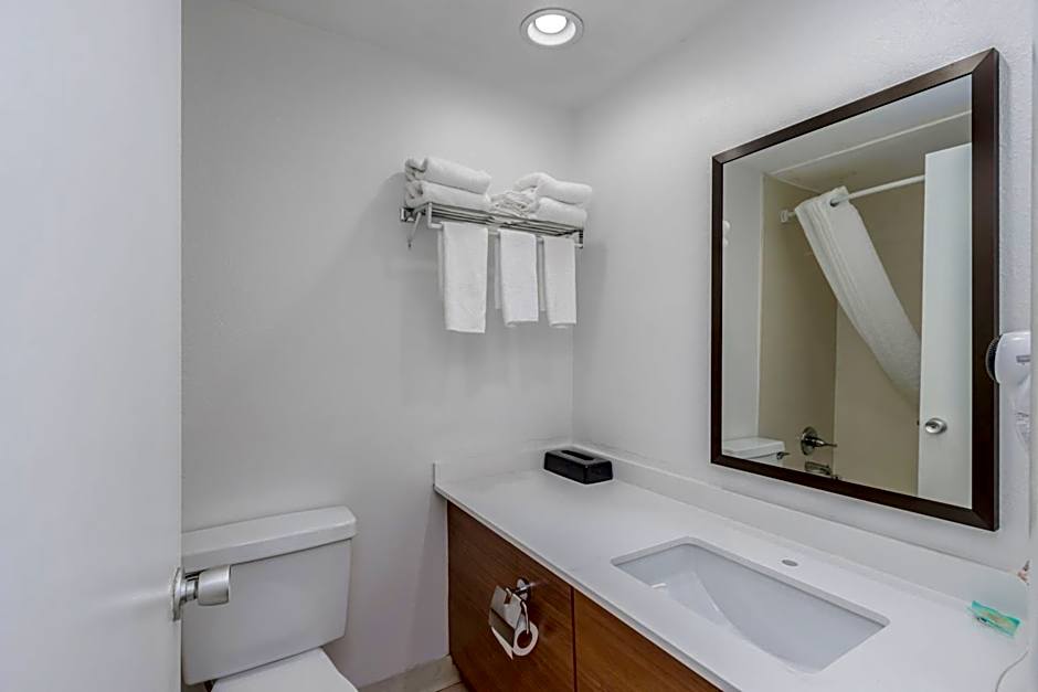 Crossroads Inn & Suites