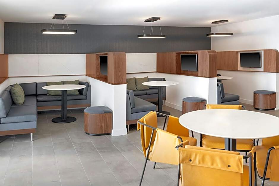 Courtyard by Marriott Cleveland Airport South