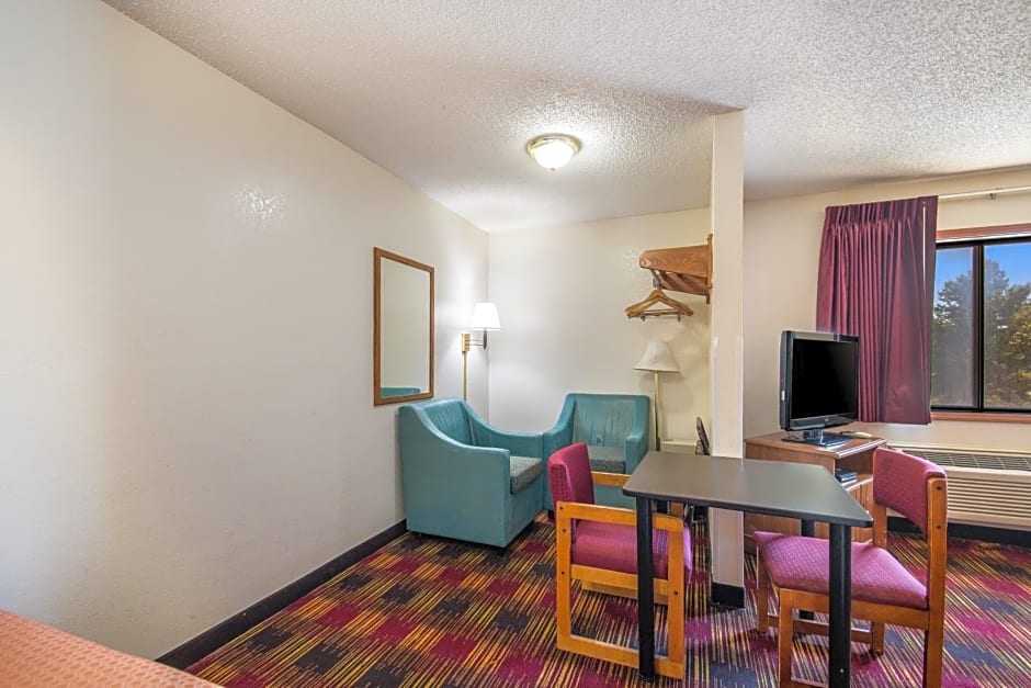 Americas Best Value Inn & Suites Harrisonville