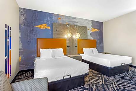 Queen Room with Two Queen Beds and Bath Tub - Mobility Accessible