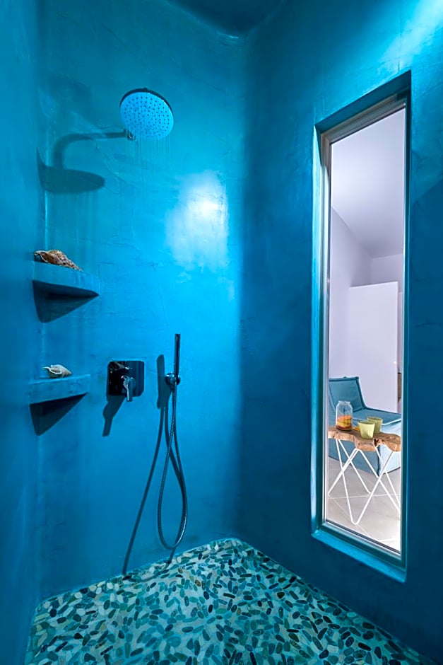Kima Oia Suites
