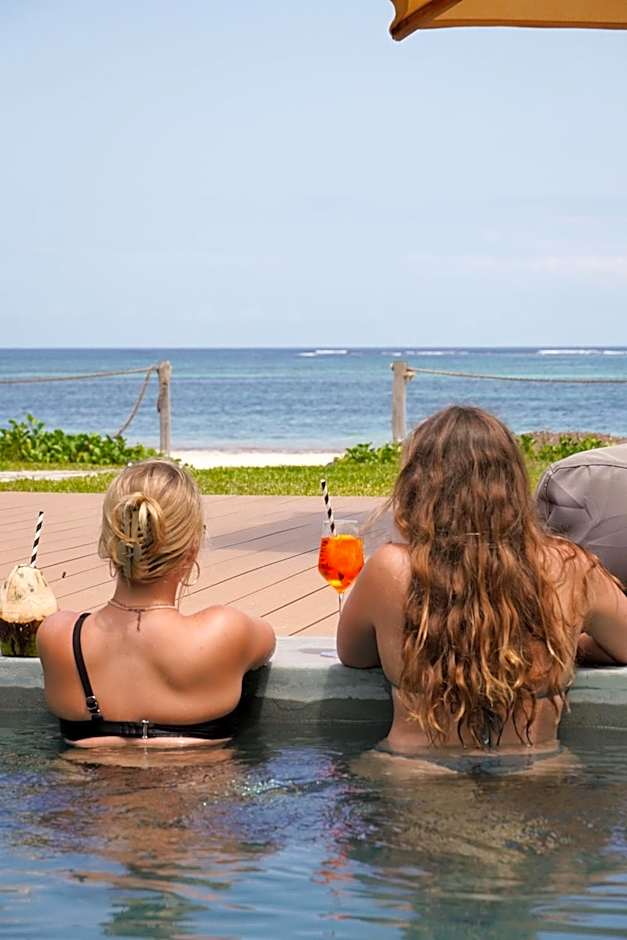 LalaGalu - Beachfront EcoCabins