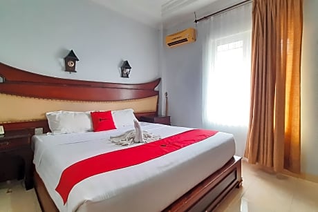 RedDoorz Syariah near RS Yos Sudarso Padang