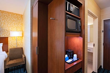 Queen Room with Two Queen Beds - Hearing Accessible