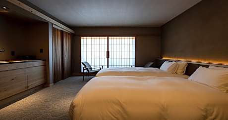 Superior Twin Room with Bathtub - Non-Smoking