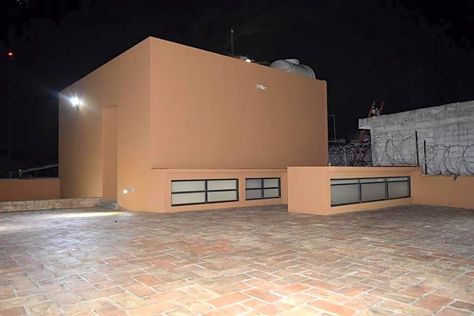 Octava de orquídeas - Casa con estacionamiento