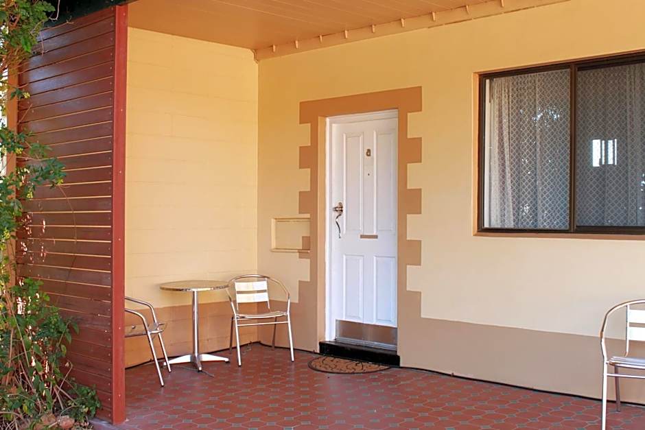 The Lodge Outback Motel