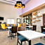 Days Inn & Suites by Wyndham Houston Hobby Airport
