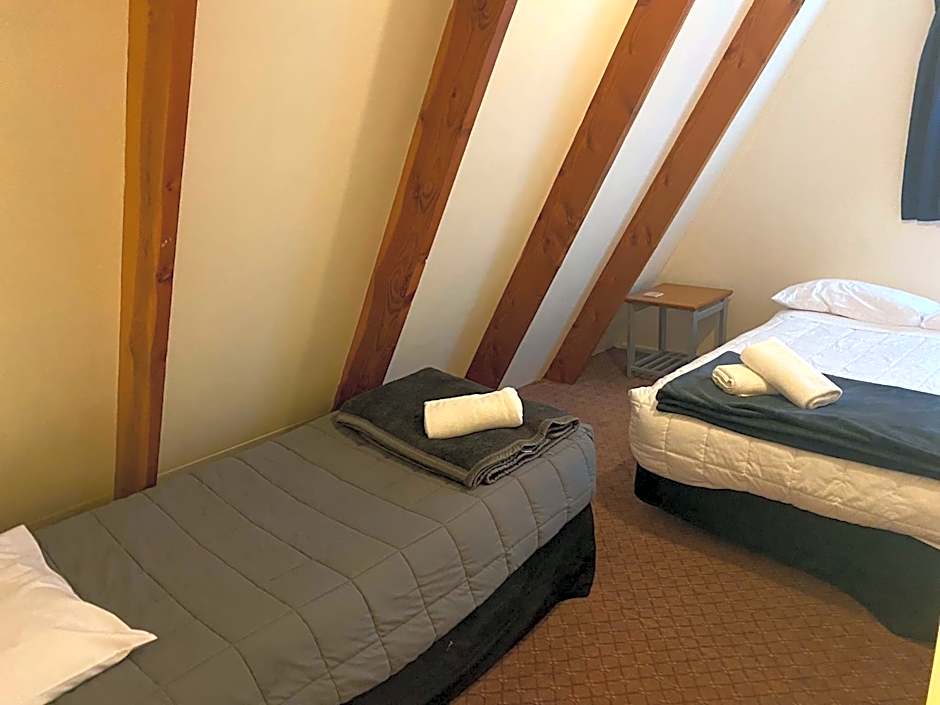 Mountain Chalets Motel