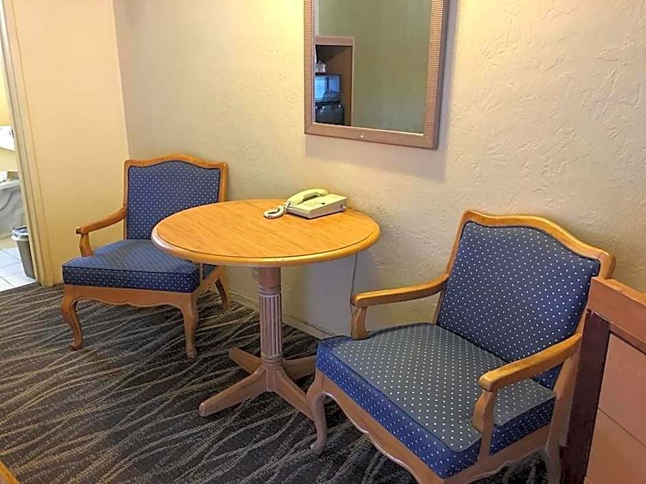 Sky Ranch Inn