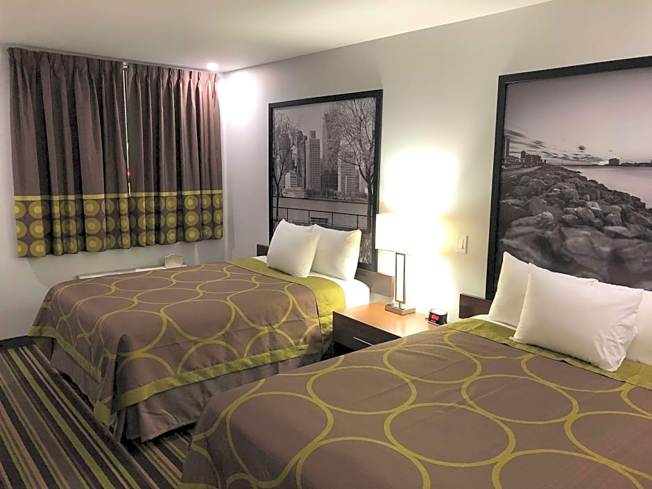 Super 8 by Wyndham Windsor/Dougall