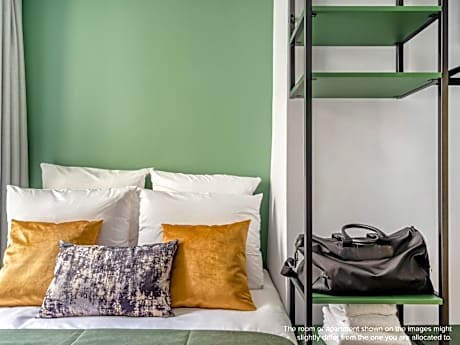 Large Studio with Kitchen and Sofa Bed