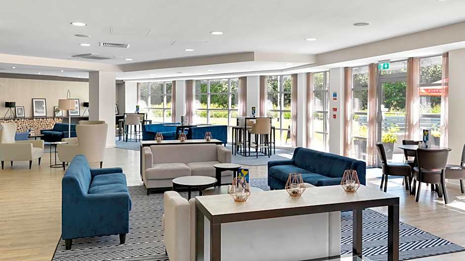 Holiday Inn Express Leigh - Sports Village By IHG