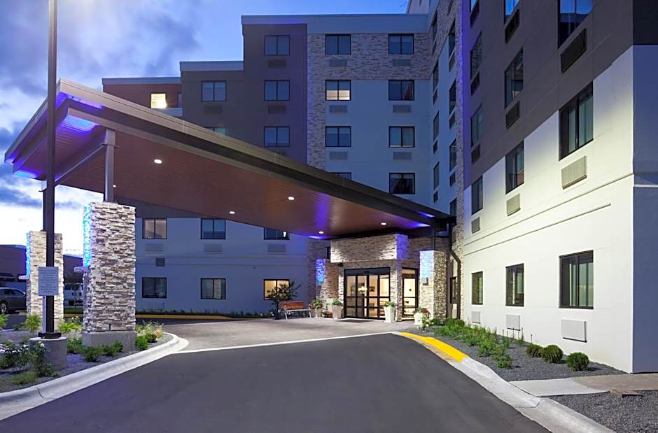 Holiday Inn Express Roseville-St. Paul By IHG