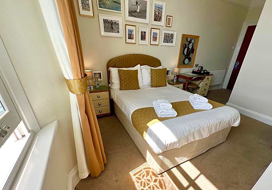 Riviera Lodge Hotel