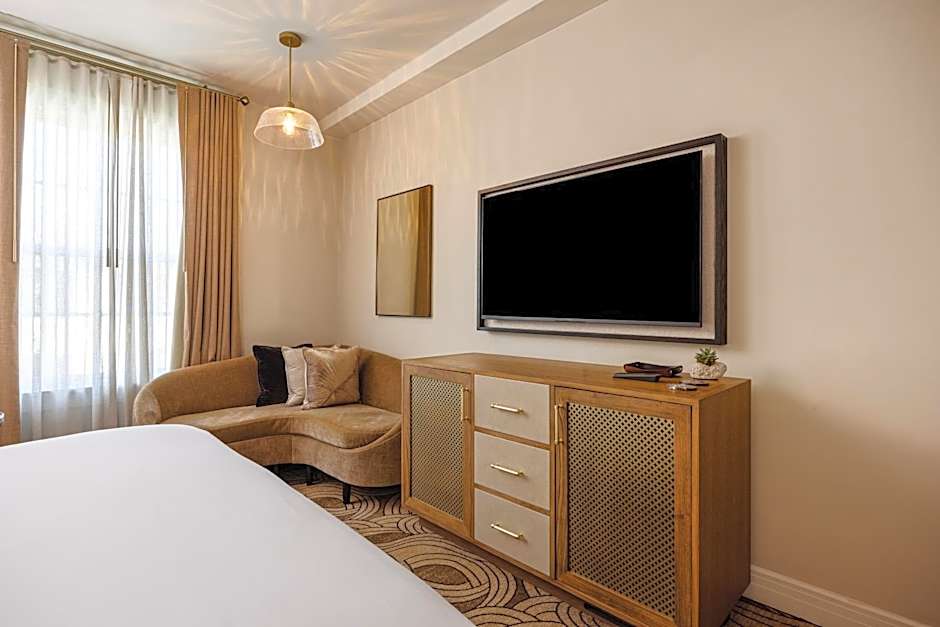 Photo 1 of 4 of 1 King Bed