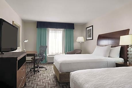 2 Queen Mobility Accessible W/Bathtub