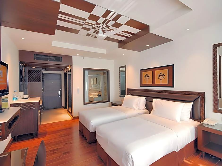 Mayfair Convention Hotel