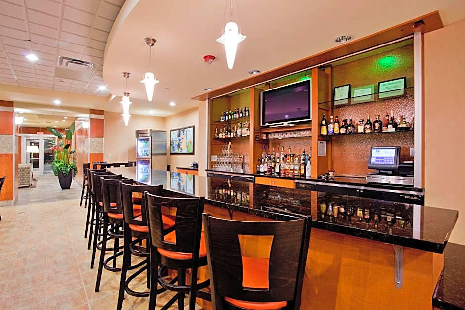 Holiday Inn Hotel & Suites Gateway By IHG