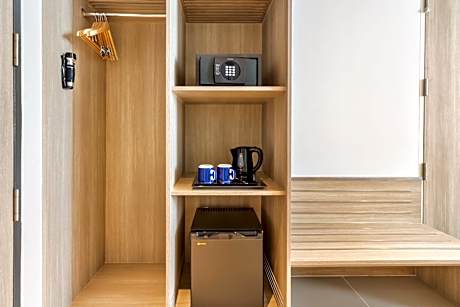 Standard Queen Room - Accessible with Free Breakfast