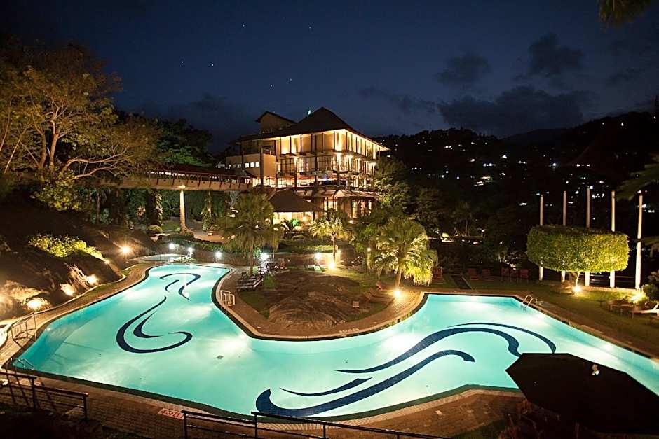 Earl's Regency Hotel