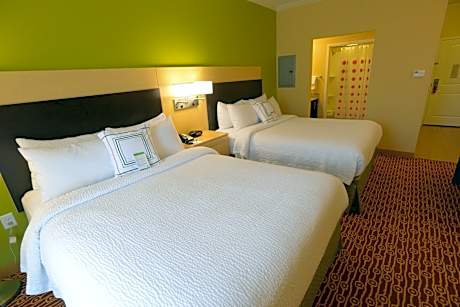 Studio, 2 Queen Beds (Hearing Accessible) (2 Queen Beds)