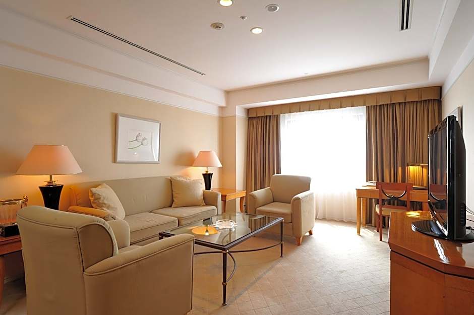 Photo 1 of 6 of 1 Bedroom Suite, Airport View