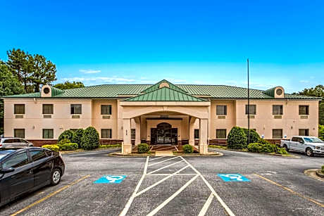 Econo Lodge Inn & Suites Marietta