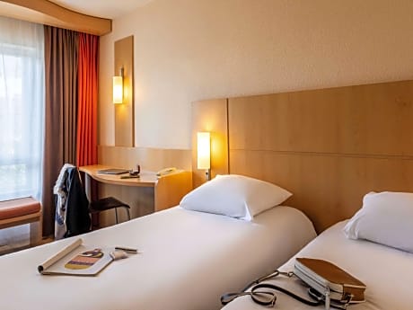 Room with 2 single beds equipped with the new bedding