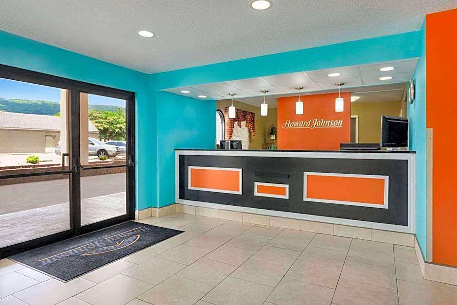 Howard Johnson by Wyndham Chattanooga Lookout Mountain I-24
