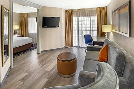 King Suite with Sofa Bed and Balcony - Non-Smoking