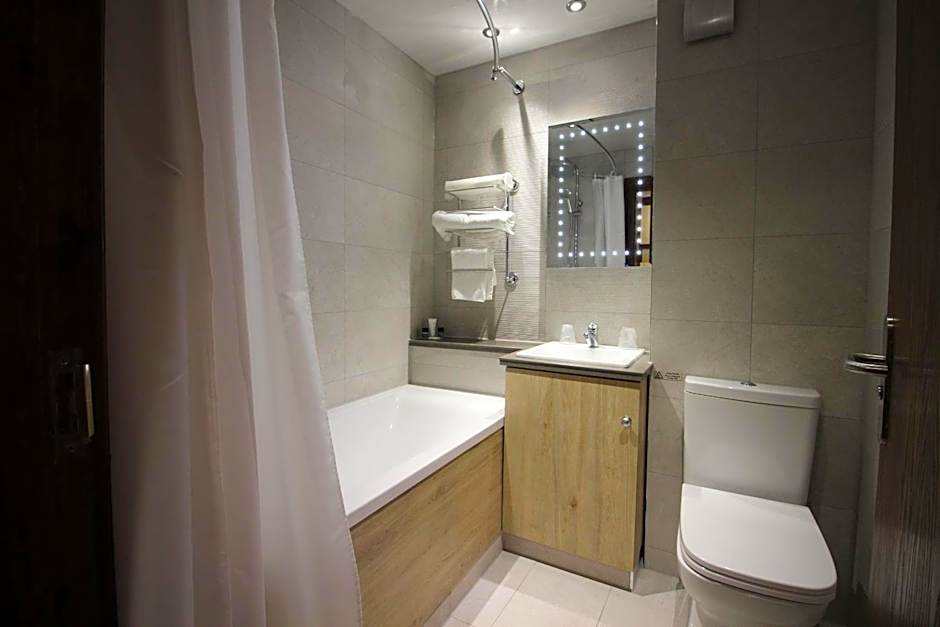 Best Western Plus Pastures Hotel