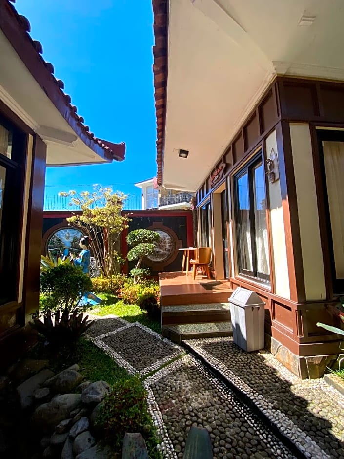 Red Chilies Hill Hotel