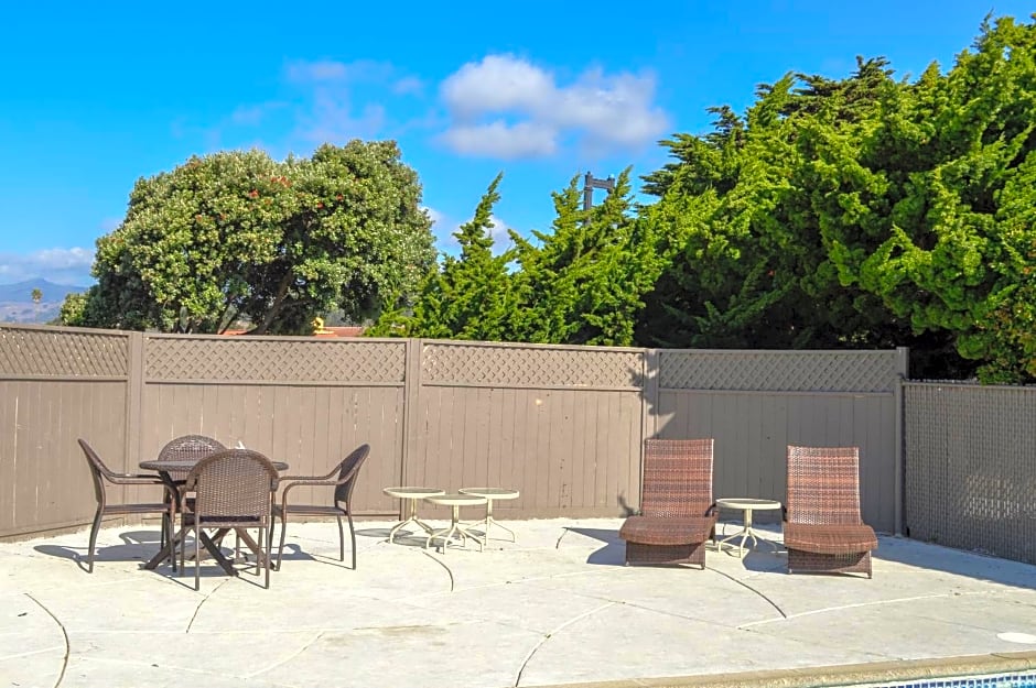 Sea Breeze Inn - San Simeon