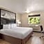 Super 8 by Wyndham Roseburg