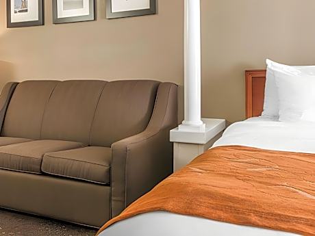 Queen Suite with Two Queen Beds - Non-Smoking