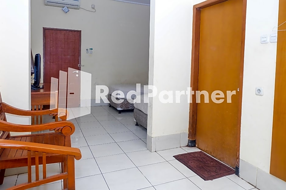 Hotel Sebelas @ Jalan Palasari Mitra RedDoorz