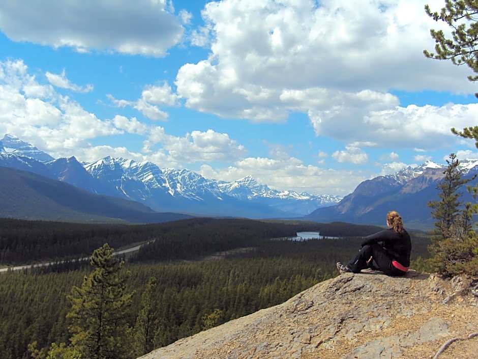 Sunwapta Falls Rocky Mountain Lodge