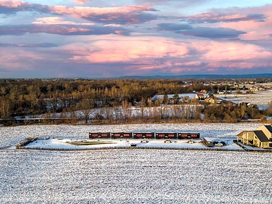 Stacja Galicja - nocleg w pociągu blisko Energylandia