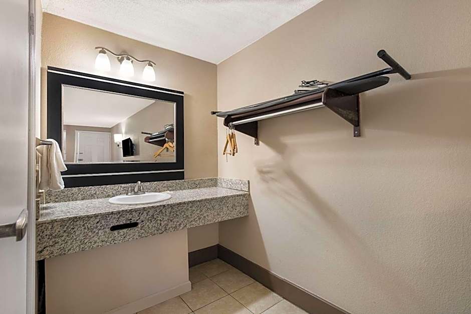 Rodeway Inn Charlotte Airport Area