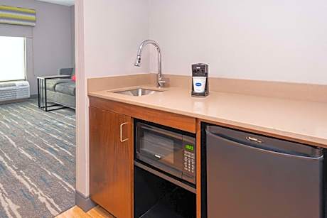 One-Bedroom King Suite - Non-Smoking