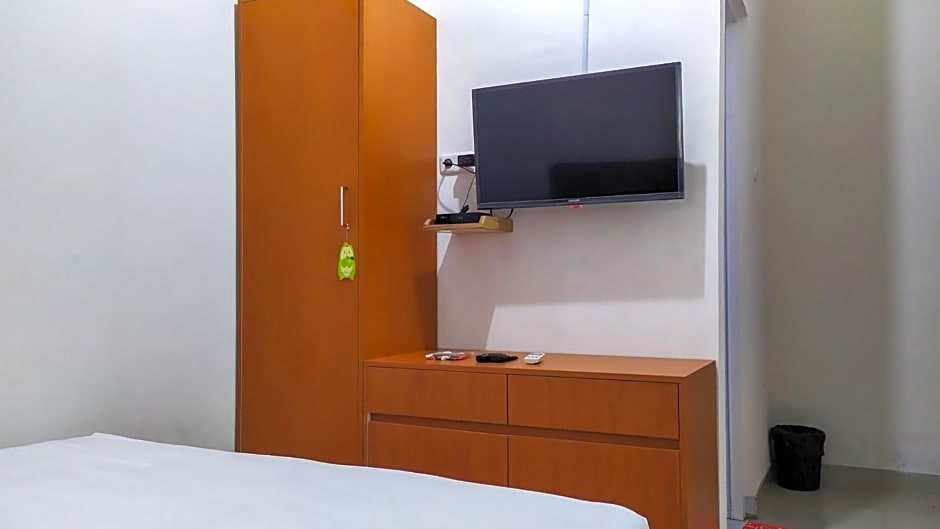 Omah Leren Mitra RedDoorz near Gembiraloka Zoo Yogyakarta