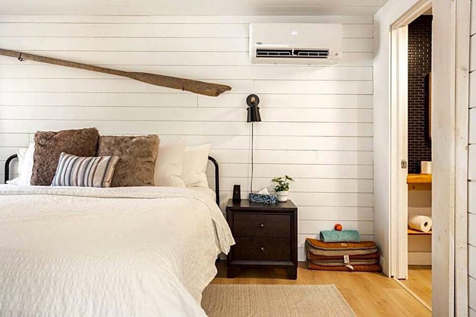 The Old Kettle Cabin with Hot Tub