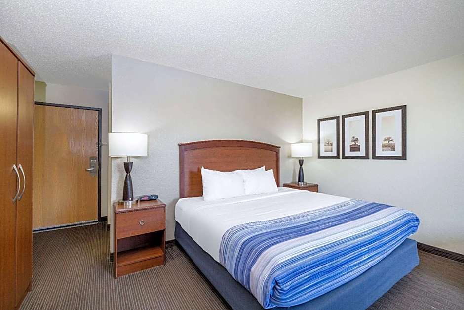 AmericInn by Wyndham Dickinson