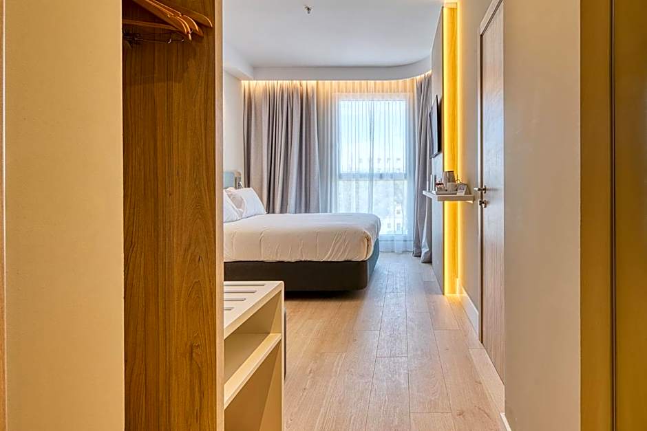 Holiday Inn Express Madrid Airport By IHG