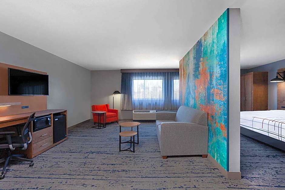 La Quinta Inn & Suites by Wyndham Ft. Myers Sanibel Gateway