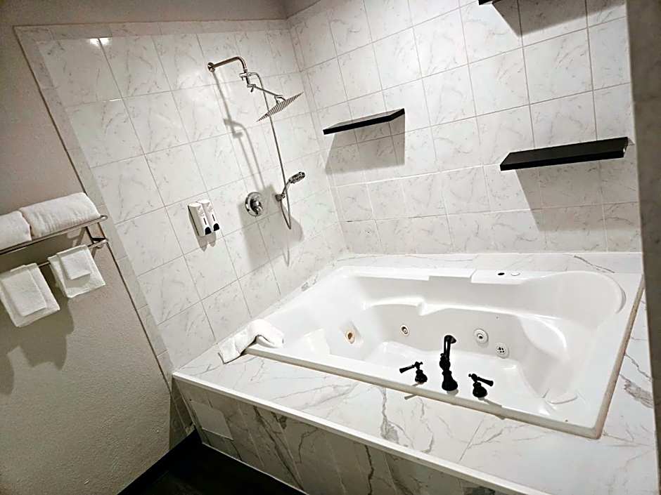 Red Roof Inn & Suites Hinesville